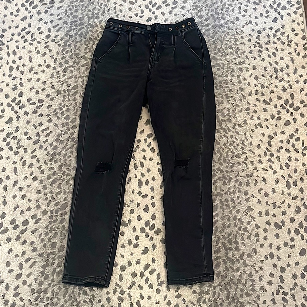 Women's Vervet dark grey straight jeans with grommet detail on waist. Size 25
